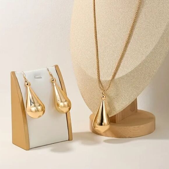 Exaggerated Earrings + Necklace Set With Giant Golden Drop Design - Picture 1 of 5